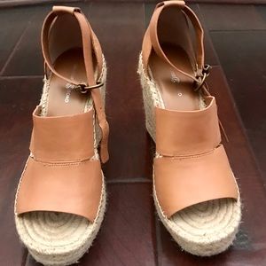 Sannibel Platform Wedge
Worn once! Excellent cond.